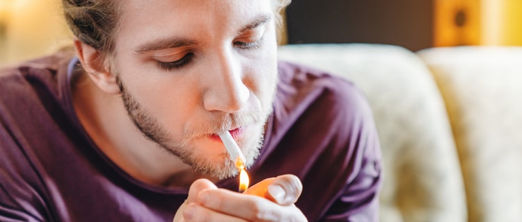 大麻を吸っている人の7つの特徴